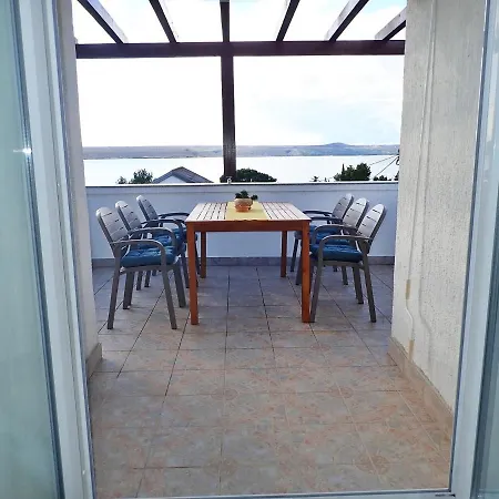 Ana - Experience And Mountain Apartman Maslenica